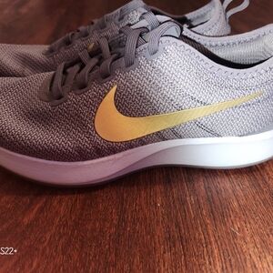 Womens nike dual tone size 6.5